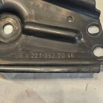 2007-13 MERCEDES S550 W221 REAR SUBFRAME LEFT AND RIGHT SIDE MOUNT BRACKET OEM - 45$ Picture 1 of 4 Picture 2 of 4 Picture 3 of 4 Picture 4 of 4 Picture 1 of 4 Picture 2 of 4