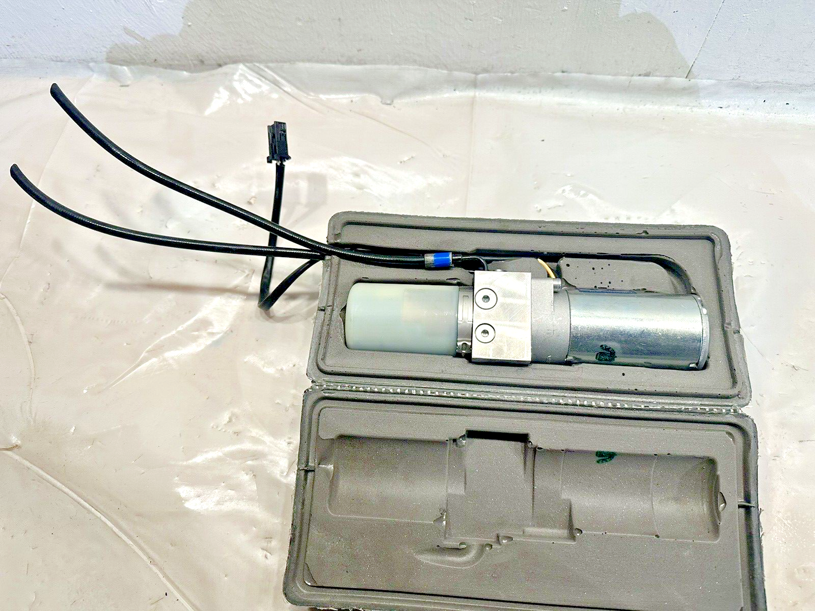 2007-2013 Mercedes W221 S600 S550 Trunk Lid Locking Pump Hydraulic Pump OEM