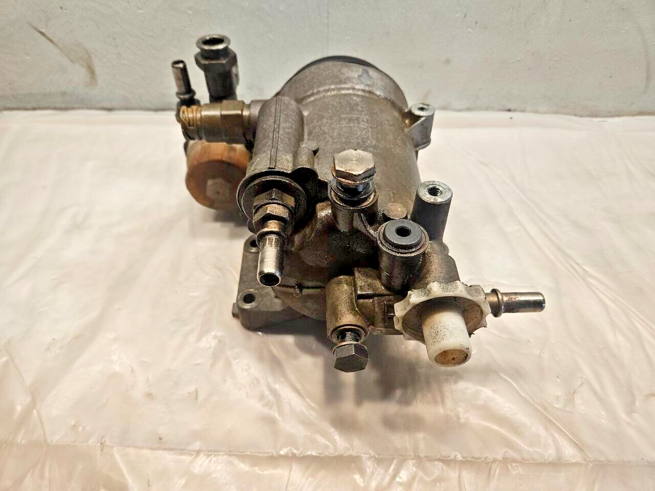 2013 INTERNATIONAL MAXXFORCE 13 DIESEL ENGINE FUEL FILTER HOUSING 3007378C91 OEM - 230$ Picture 1 of 6 Picture 2 of 6 Picture 3 of 6 Picture 4 of 6 Picture 5 of 6 Picture 6 of 6