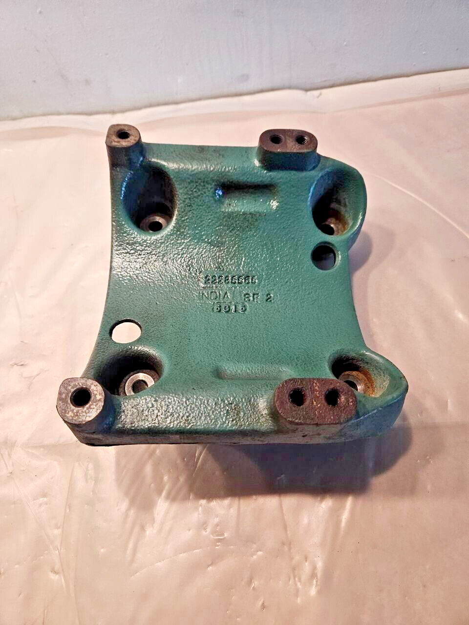 2017 VOLVO VNL D-13 12.8L DIESEL ENGINE SUPPORT BRACKET 22285565 OEM