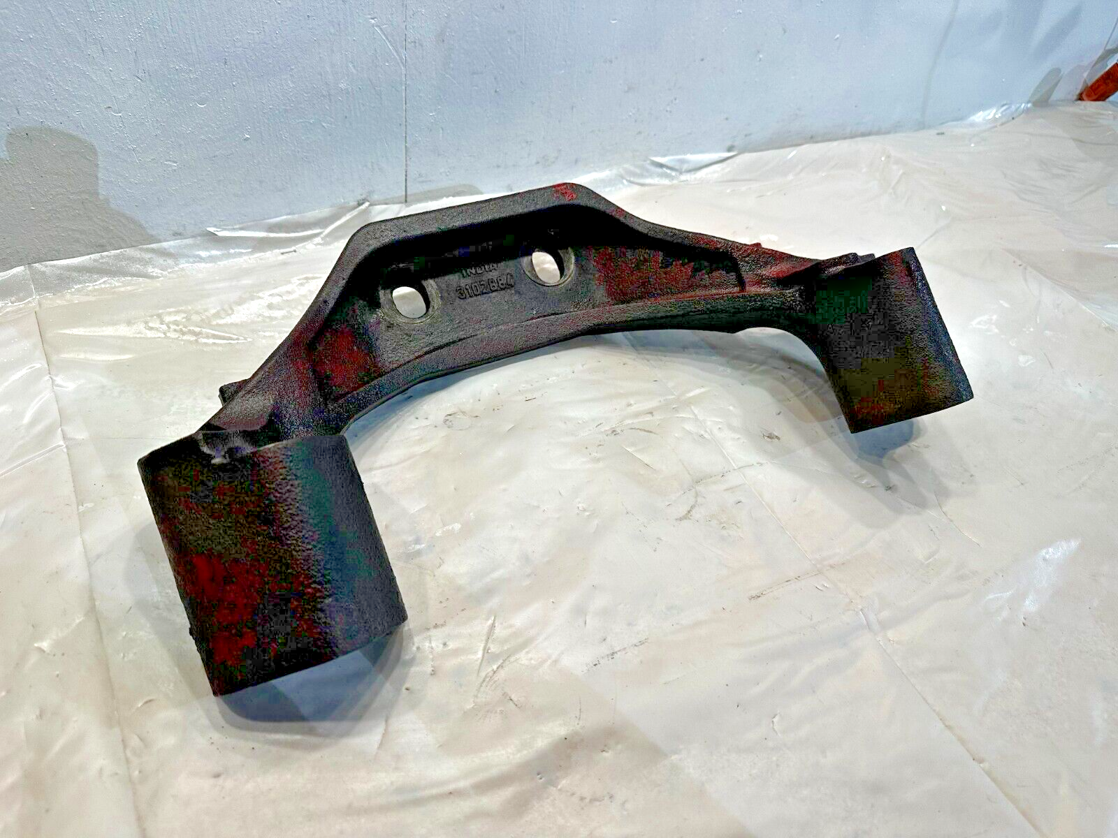 CUMMINS ISX15 Diesel Engine front mount support 3102884 OEM