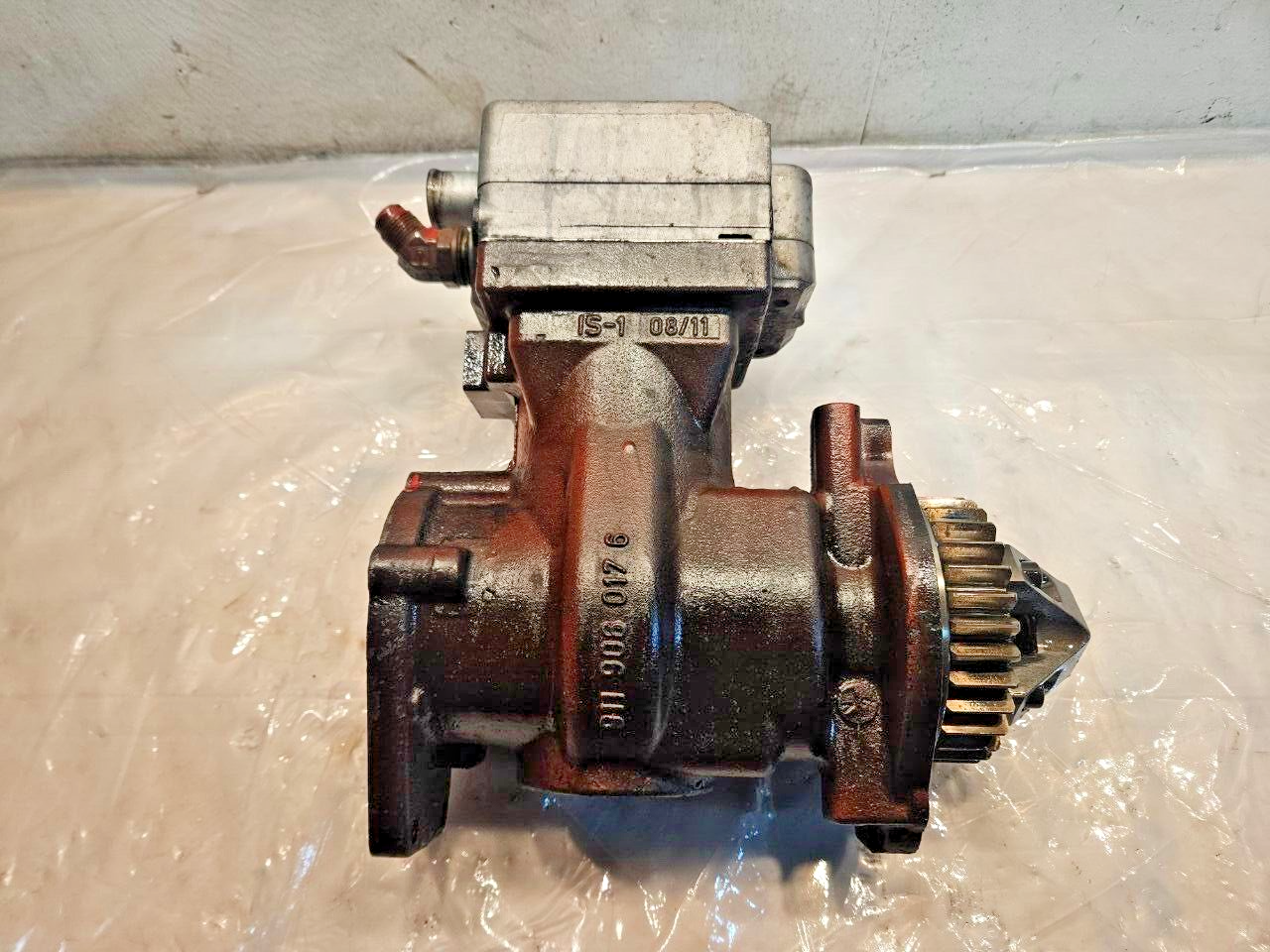 Cummins ISX 15 Diesel Engine Wabco Air Compressor 3687343 OEM 911153019 - 675$ Picture 1 of 7 Picture 2 of 7