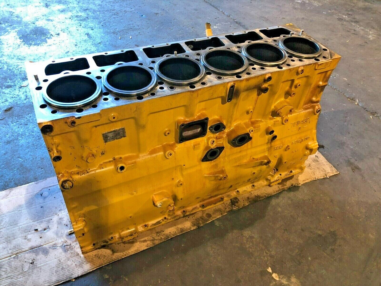 GENUINE CAT CATERPILLAR 3406B DIESEL ENGINE BLOCK 7E9432 OEM - 2350$ Picture 1 of 12 Picture 2 of 12