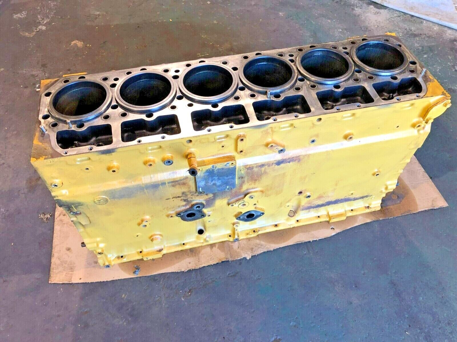 GENUINE CAT CATERPILLAR 3406B DIESEL ENGINE BLOCK 7E9432 OEM - 2350$ Picture 1 of 12