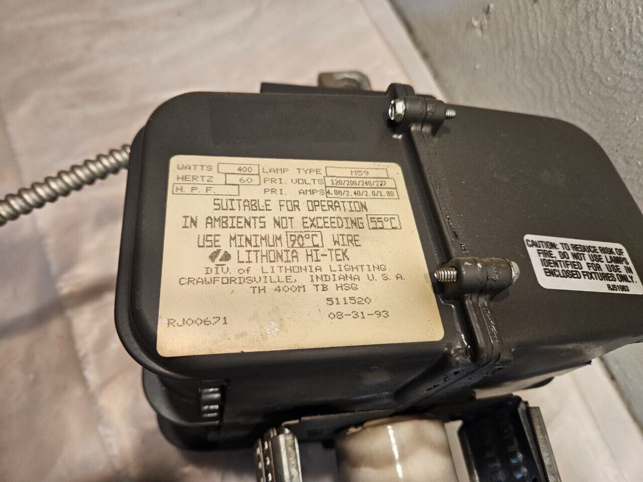 Industrial Warehouse 20000Lum 400W High-Bay Light Fixture M-59 Lamp Set up - 270$ Picture 1 of 6 Picture 2 of 6 Picture 3 of 6