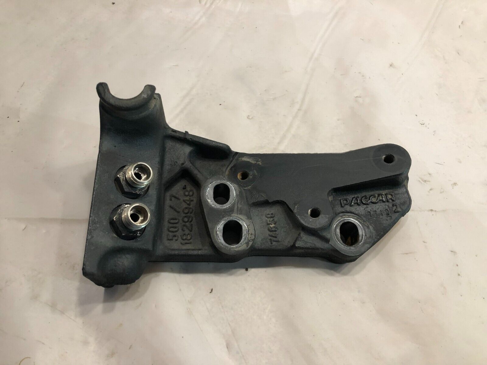 PACCAR MX13 DIESEL ENGINE EGR PRESSURE SENSOR BRACKET 1829948 OEM