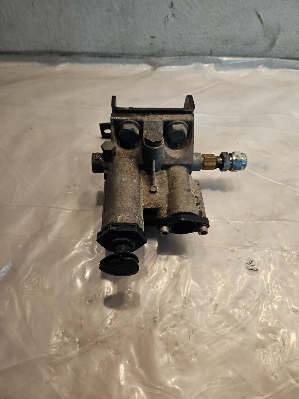 Scania Diesel Engine Fuel Filter Housing 70031300 OEM - 85.5$ Picture 1 of 4 Picture 2 of 4 Picture 3 of 4